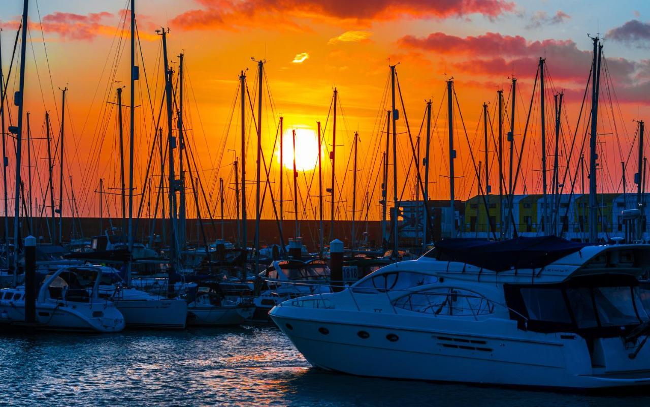 Amherst Brighton Bagian luar foto